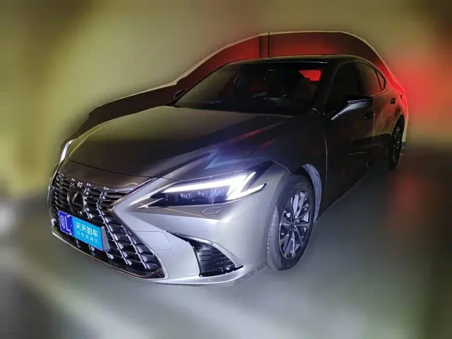 Фотография автомобиля — Lexus ES