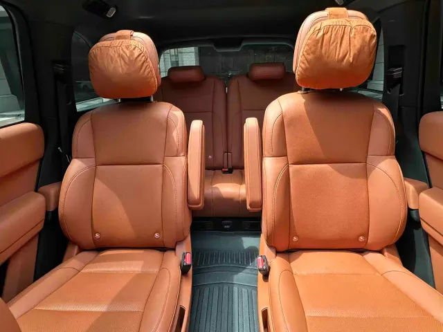 Li Auto L8 — Фото автомобиля 14