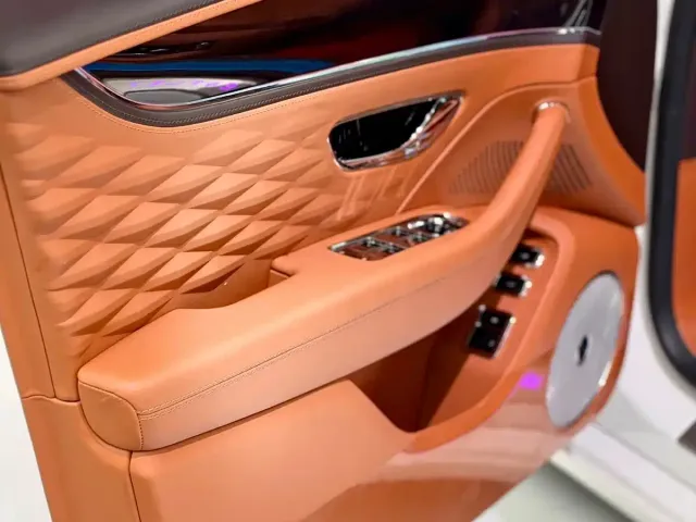 Bentley Flying Spur Plug-in Hybrid 2022 2.9T V6 Hybrid — Фото автомобиля 14