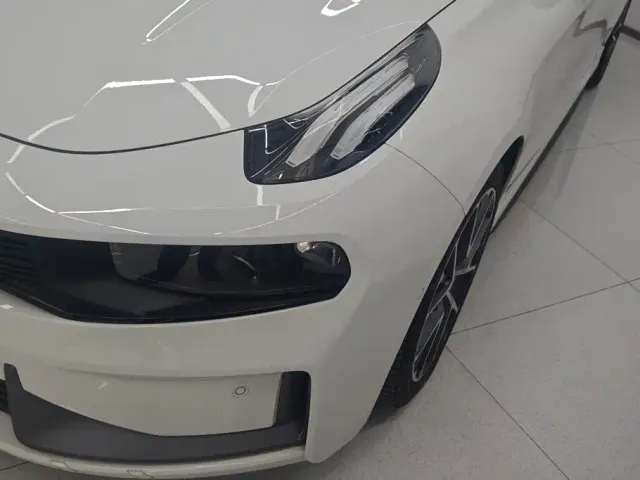 Lynk & Co 03 — Фото автомобиля 5
