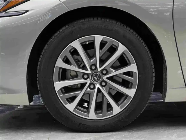 Lexus ES — Фото автомобиля 4
