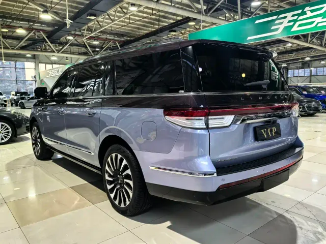 Lincoln Navigator One — Фото автомобиля 24