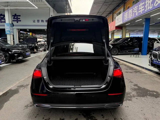 Mercedes-Benz E-Class — Фото автомобиля 18
