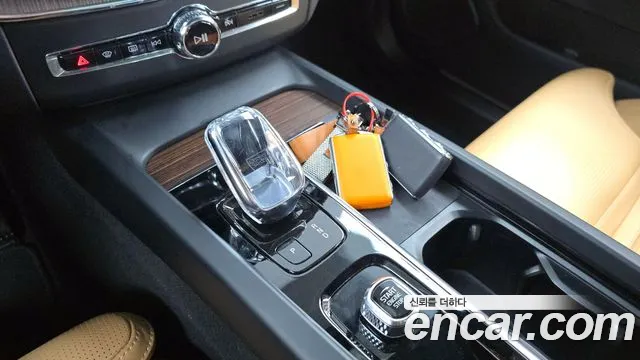 Вольво XC60 — Фото автомобиля 9