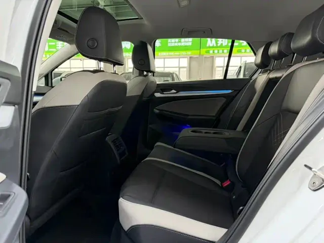 Volkswagen Golf 2023 Facelift 280TSI DSG Pro — Фото автомобиля 5
