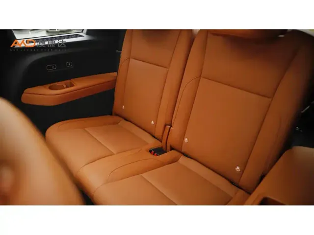 Li Auto L8 — Фото автомобиля 9