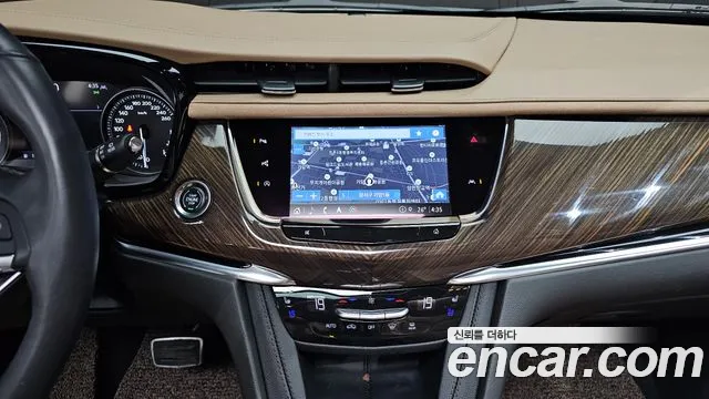 Cadillac XT6 — Фото автомобиля 14