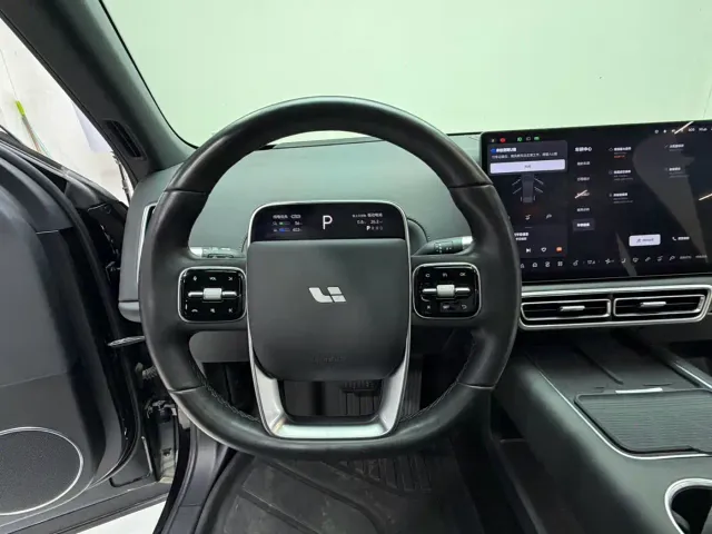 Li Auto L6 — Фото автомобиля 12