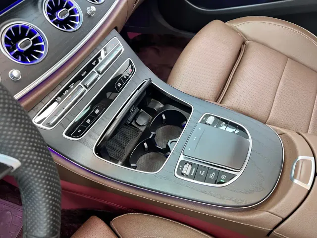 Mercedes-Benz E-Class — Фото автомобиля 19