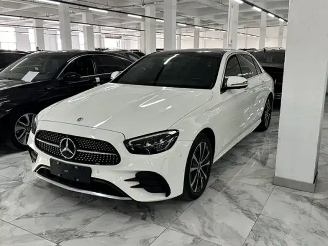 Фотография автомобиля — Mercedes-Benz E-Class