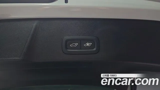 Вольво XC40 — Фото автомобиля 23