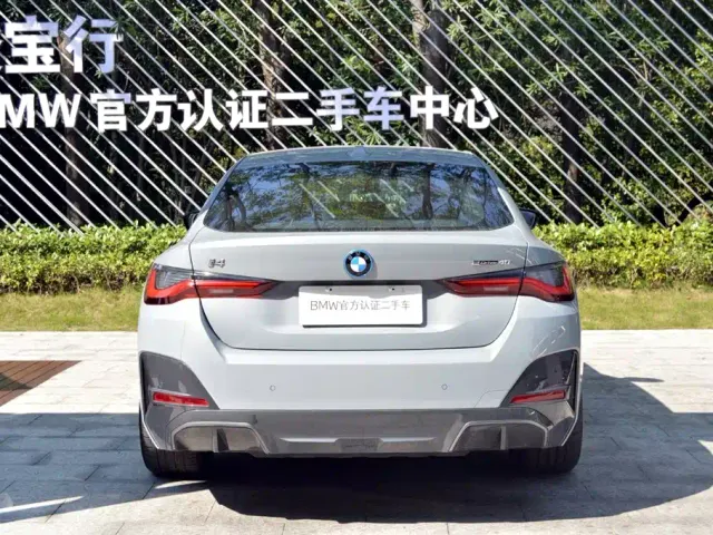 BMW i4 — Фото автомобиля 4