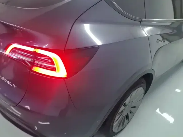 Tesla Model Y — Фото автомобиля 7