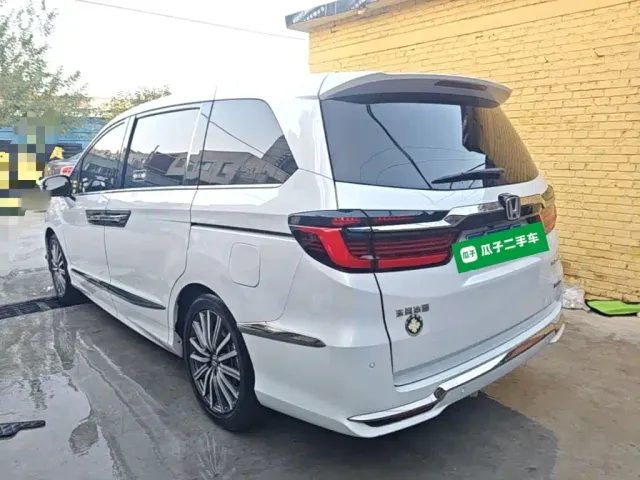 Honda Elysion — Фото автомобиля 4
