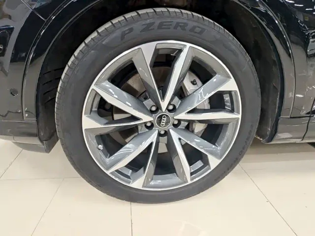 Audi Q7 — Фото автомобиля 22