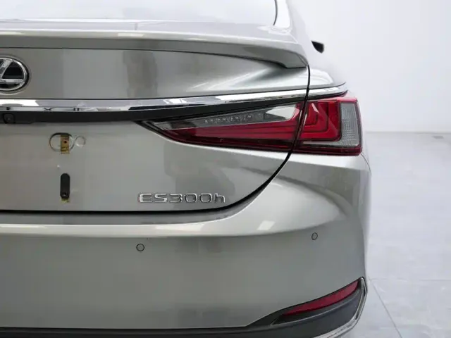 Lexus ES — Фото автомобиля 16