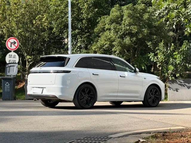 Li Auto L7 — Фото автомобиля 5