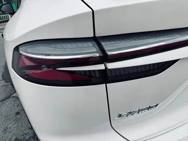 Roewe RX5 — Фото автомобиля 15