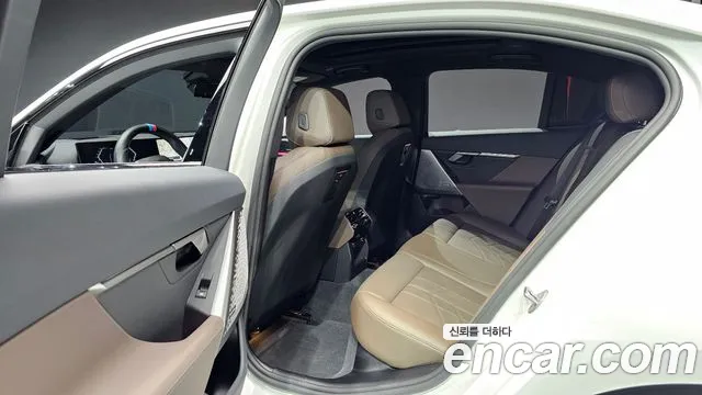 BMW 5-Series — Фото автомобиля 11