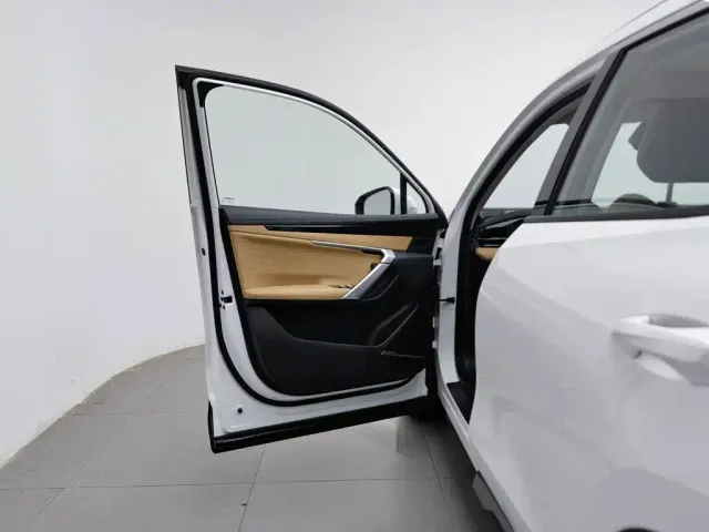 Geely Boyue L — Фото автомобиля 8