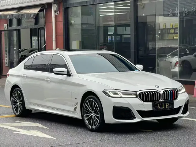 BMW 5 Series — Фото автомобиля 3