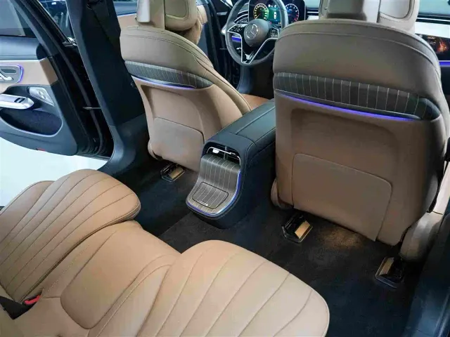 Mercedes-Benz E-Class — Фото автомобиля 11