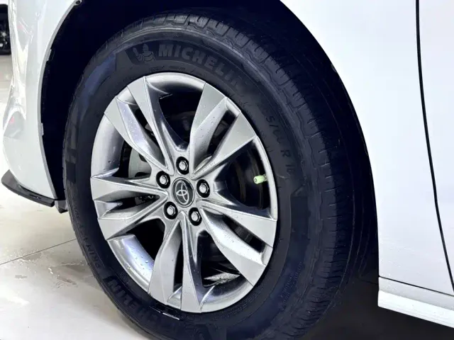Toyota Sienna — Фото автомобиля 20