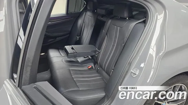 BMW 5-Series — Фото автомобиля 9