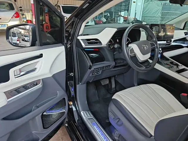 Toyota Sienna — Фото автомобиля 15