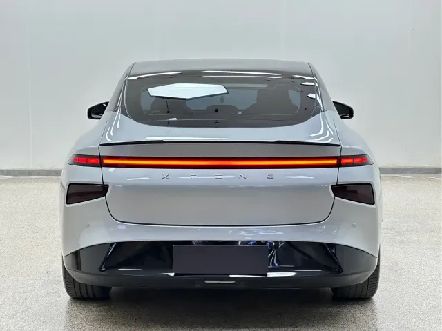 Xpeng P7 — Фото автомобиля 5