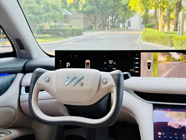 IM Motors LS6 — Фото автомобиля 18