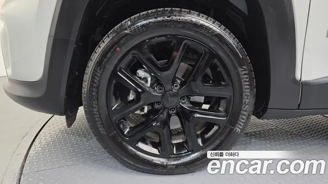 Jeep Renegade — Фото автомобиля 5