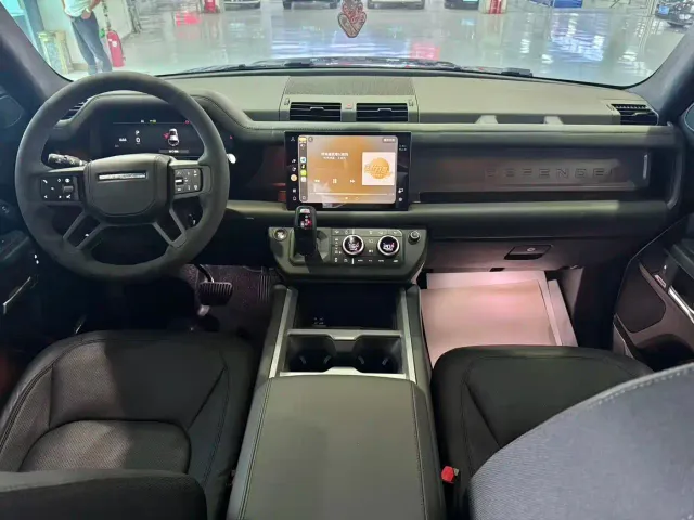 Land Rover Defender — Фото автомобиля 5