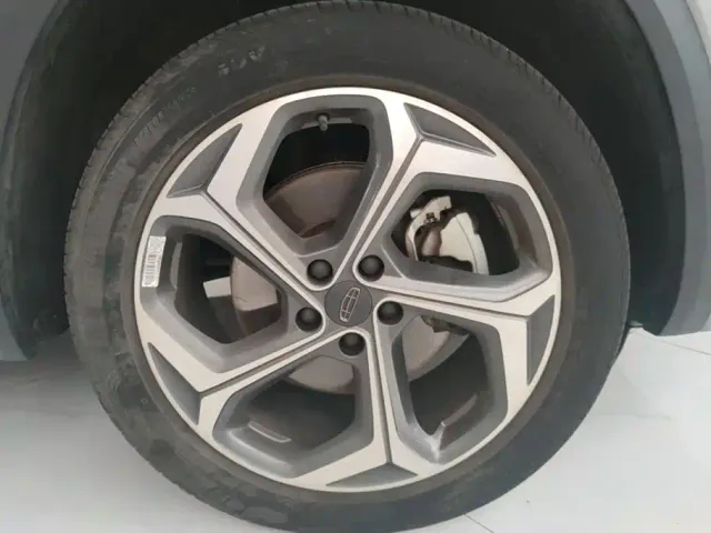 Geely Xingyue L — Фото автомобиля 6