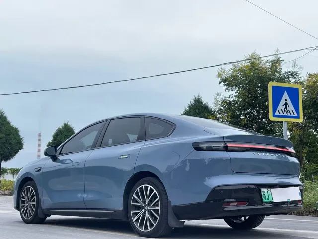 Leapmotor B01 — Фото автомобиля 5