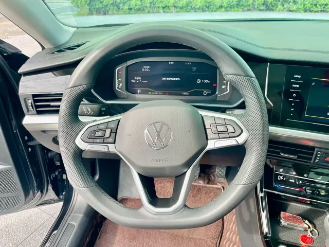 Volkswagen Passat — Фото автомобиля 14