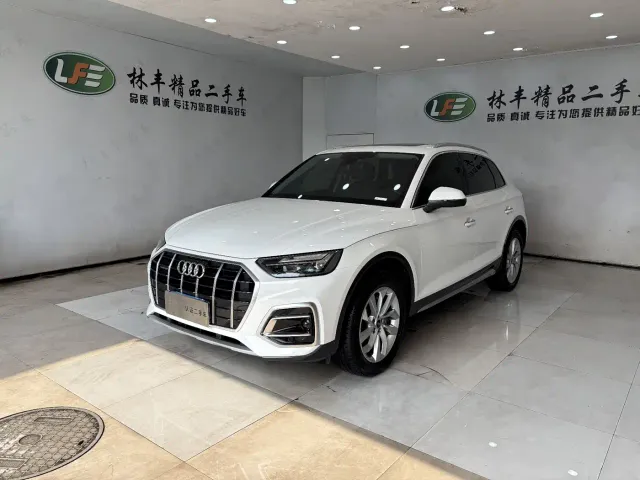 Фотография автомобиля — Audi Q5L