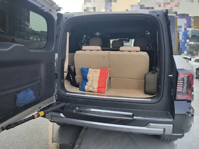 Fang Cheng Bao Leopard 8 2025 Zhiyong Flagship 7-Seater — Фото автомобиля 18