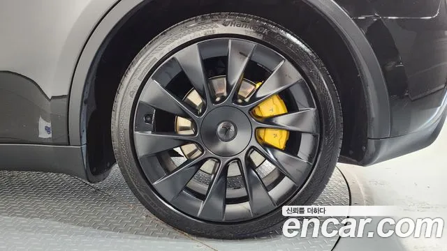Tesla Model Y — Фото автомобиля 6