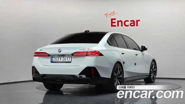 BMW 5-Series 5 серия (G60) 530i xDrive M Sport — Фото автомобиля 2