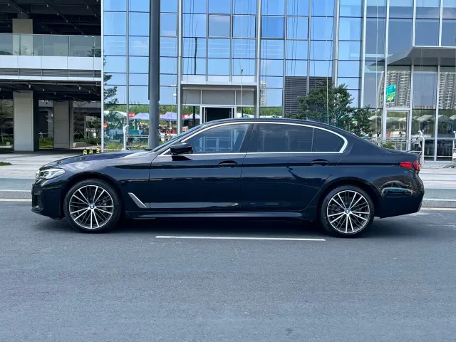 BMW 5 Series — Фото автомобиля 9