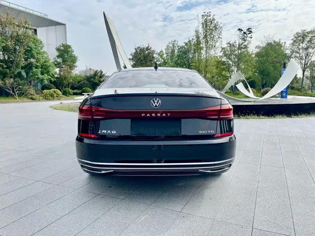 Volkswagen Passat — Фото автомобиля 19