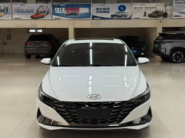 Hyundai Elantra — Фото автомобиля 2