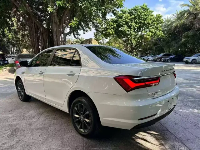 BYD Qin — Фото автомобиля 9