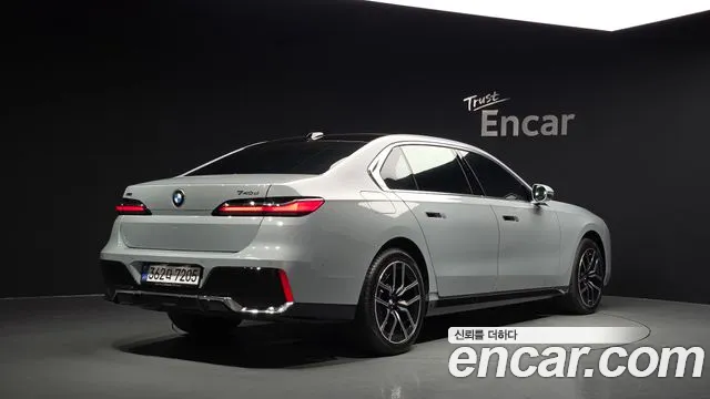 BMW 7-Series — Фото автомобиля 2