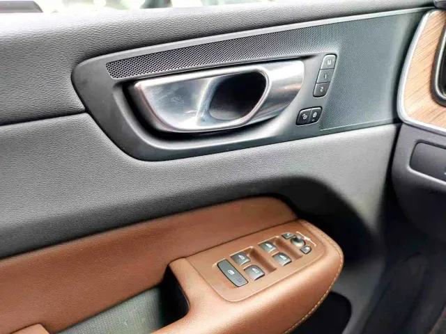 Volvo XC60 — Фото автомобиля 17