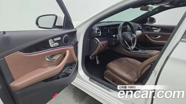 Mercedes-Benz E-Class — Фото автомобиля 8