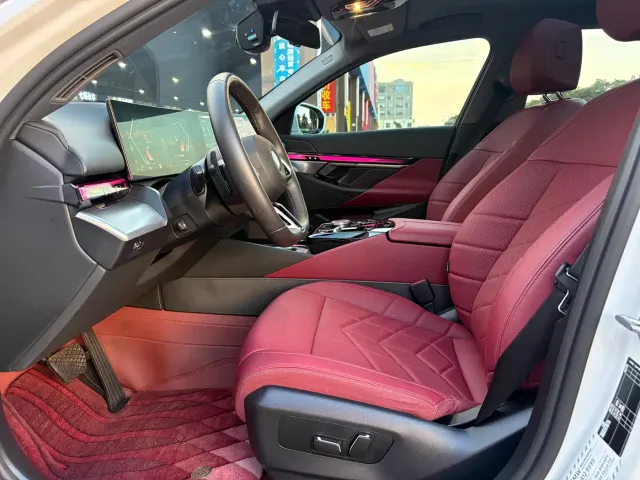 BMW 5 Series — Фото автомобиля 11
