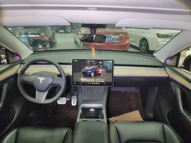 Tesla Model Y — Фото автомобиля 9