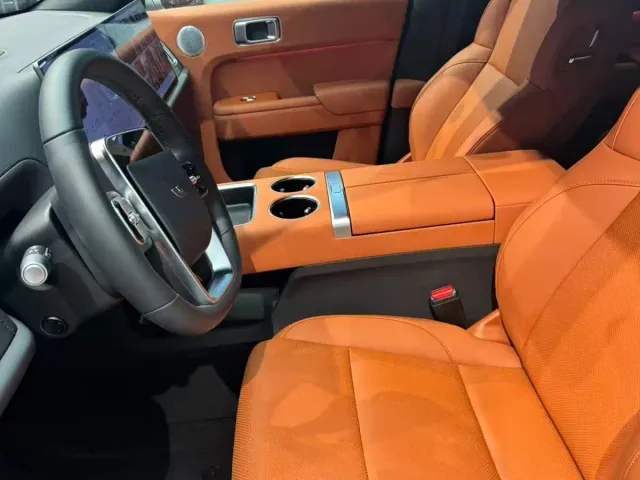 Li Auto L7 — Фото автомобиля 8